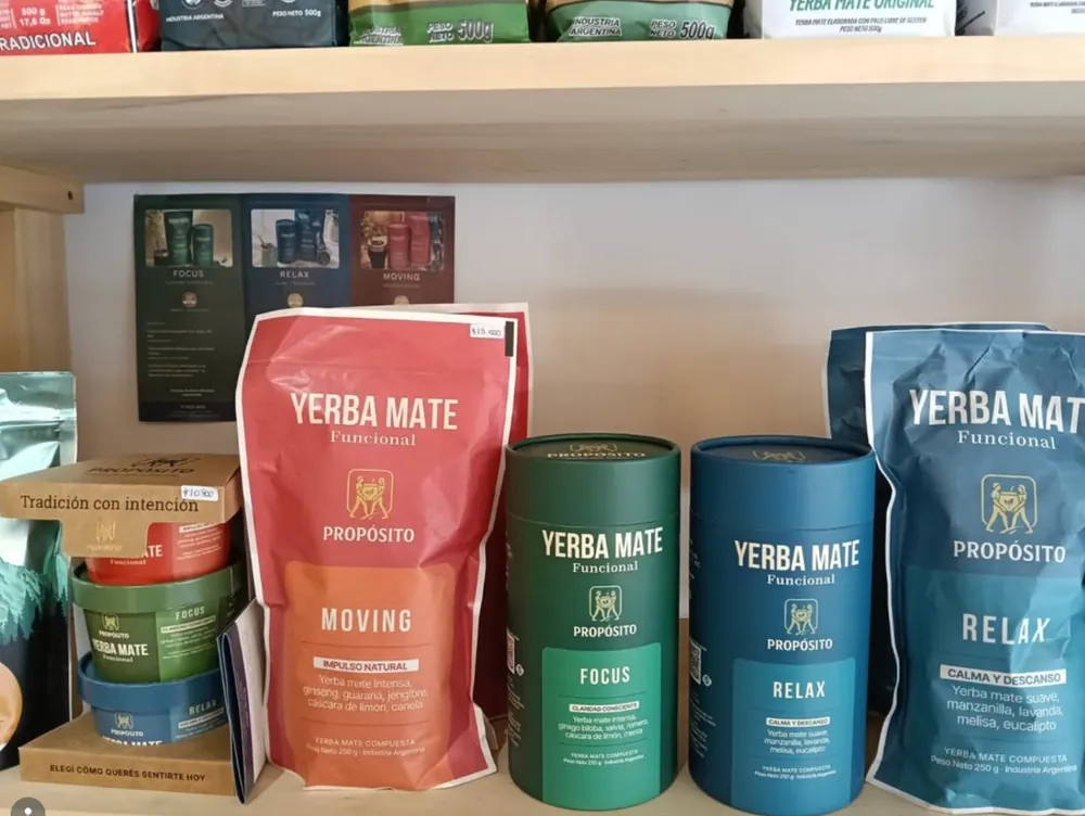 Yerba mate funcional Propósito Moving, Focus y Relax en la góndola de Alma Market